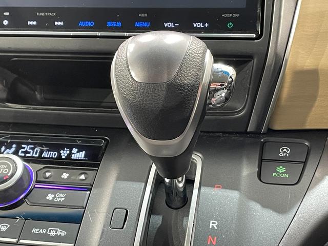 フリード Ｇ・ホンダセンシング　純正９インチナビ　衝突軽減ブレーキ　両側パワースライドドア　ビルトインＥＴＣ　バックカメラ　フルセグＴＶ　レーンキープアシスト　パーキングアシスト　プッシュスタート　スマートキー　純正フロアマット（30枚目）