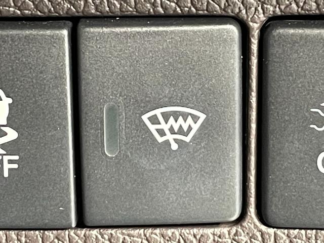 フリード Ｇ・ホンダセンシング　純正９インチナビ　衝突軽減ブレーキ　両側パワースライドドア　ビルトインＥＴＣ　バックカメラ　フルセグＴＶ　レーンキープアシスト　パーキングアシスト　プッシュスタート　スマートキー　純正フロアマット（35枚目）