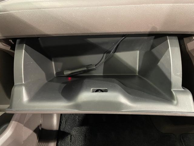 フリード Ｇ・ホンダセンシング　純正９インチナビ　衝突軽減ブレーキ　両側パワースライドドア　ビルトインＥＴＣ　バックカメラ　フルセグＴＶ　レーンキープアシスト　パーキングアシスト　プッシュスタート　スマートキー　純正フロアマット（40枚目）