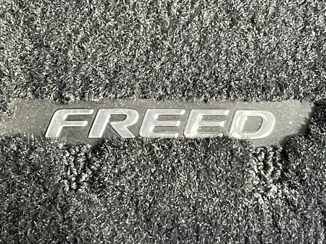 フリード Ｇ・ホンダセンシング　純正９インチナビ　衝突軽減ブレーキ　両側パワースライドドア　ビルトインＥＴＣ　バックカメラ　フルセグＴＶ　レーンキープアシスト　パーキングアシスト　プッシュスタート　スマートキー　純正フロアマット（42枚目）