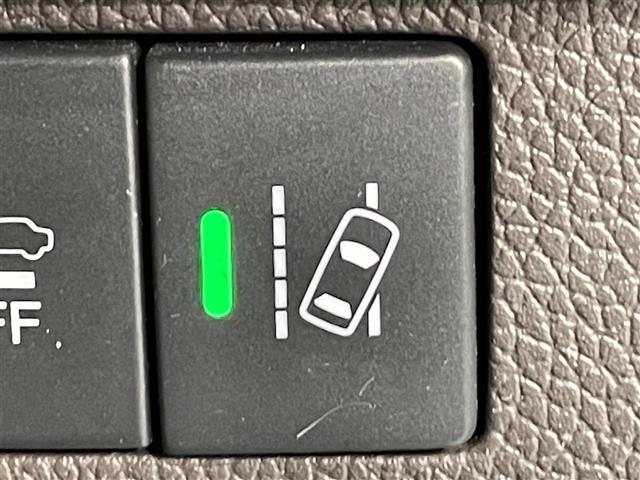 フリード Ｇ・ホンダセンシング　純正ナビ　衝突軽減ブレーキ　両側電動スライドドア　レーダークルーズコントロール　ビルトインＥＴＣ　バックカメラ　レーンキープアシスト　プッシュスタートボタン　ＣＤ／ＤＶＤ再生　アイドリングストップ（10枚目）