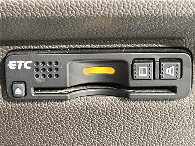 フリード Ｇ・ホンダセンシング　純正ナビ　衝突軽減ブレーキ　両側電動スライドドア　レーダークルーズコントロール　ビルトインＥＴＣ　バックカメラ　レーンキープアシスト　プッシュスタートボタン　ＣＤ／ＤＶＤ再生　アイドリングストップ（11枚目）