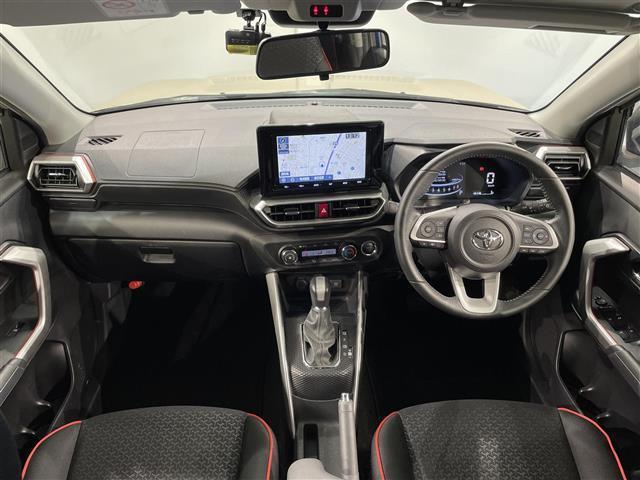 ライズ Ｚ　純正９インチナビ　衝突軽減ブレーキ　レーダークルーズコントロール　シートヒーター　クリアランスソナー　車線逸脱警報　ドライブレコーダー　ビルトインＥＴＣ　ＬＥＤヘッドライト　Ｂｌｕｅｔｏｏｔｈ　ＤＶＤ（4枚目）