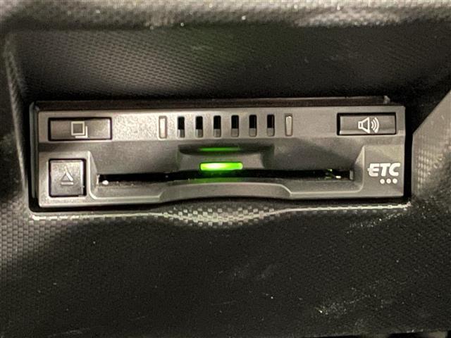 ライズ Ｚ　純正９インチナビ　衝突軽減ブレーキ　レーダークルーズコントロール　シートヒーター　クリアランスソナー　車線逸脱警報　ドライブレコーダー　ビルトインＥＴＣ　ＬＥＤヘッドライト　Ｂｌｕｅｔｏｏｔｈ　ＤＶＤ（12枚目）