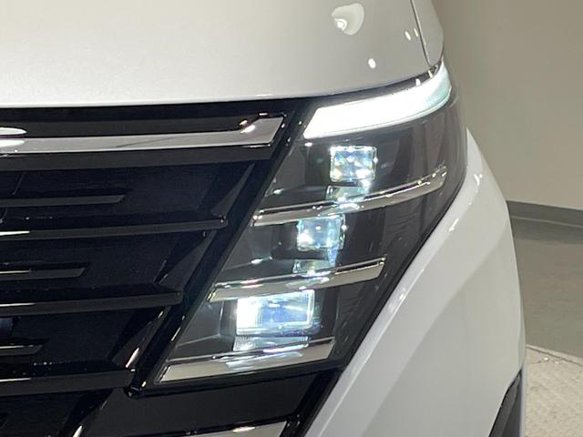 セレナ ｅ－パワー　ハイウェイスターＶ　登録済未使用車　純正１２．３インチナビ　プロパイロット　両側パワースライドドア　ハンズフリーオートスライドドア　デジタルインナーミラー　ビルトインＥＴＣ２．０　置くだけ充電　ＢＳＭ　ＩＳＯＦＩＸ（68枚目）