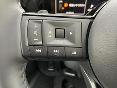 【ステアリングスイッチ】手元のボタンから、オーディオやナビなどの操作ができるのでよそ見をせずに安全に運転に集中できます。 5