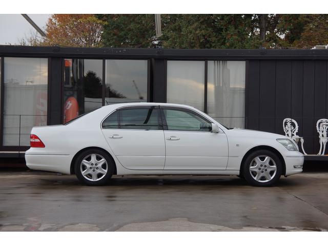 セルシオ Ｃ仕様　純正ナビ　サンルーフ　Ｂカメラ　ＥＴＣ　クルーズコントロール　禁煙　ＭＴモード付き　走行３８７１０ｋｍ（4枚目）