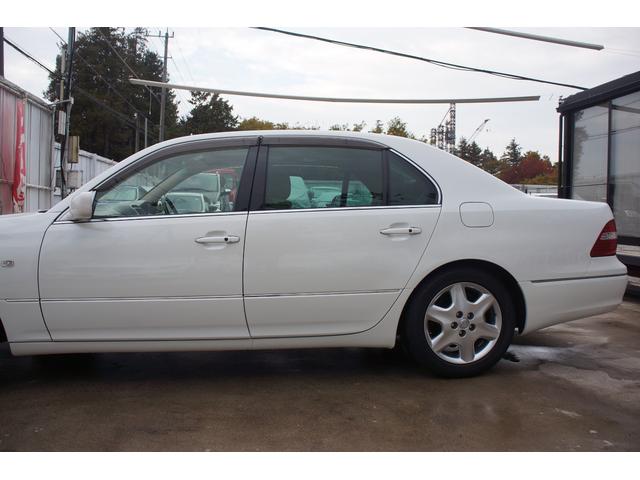 セルシオ Ｃ仕様　純正ナビ　サンルーフ　Ｂカメラ　ＥＴＣ　クルーズコントロール　禁煙　ＭＴモード付き　走行３８７１０ｋｍ（10枚目）