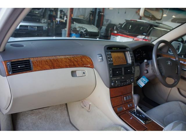 セルシオ Ｃ仕様　純正ナビ　サンルーフ　Ｂカメラ　ＥＴＣ　クルーズコントロール　禁煙　ＭＴモード付き　走行３８７１０ｋｍ（21枚目）