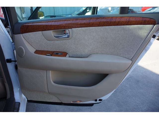 セルシオ Ｃ仕様　純正ナビ　サンルーフ　Ｂカメラ　ＥＴＣ　クルーズコントロール　禁煙　ＭＴモード付き　走行３８７１０ｋｍ（32枚目）