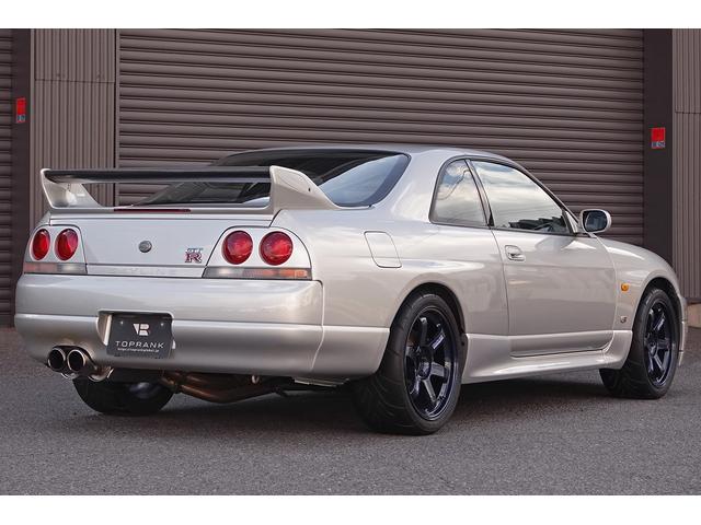 ＧＴ－Ｒ　ＲＡＹＳ１８インチＡＷ　ＴＥＩＮ車高調　ＮＩＳＭＯスピードメーター　ＨＫＳタコメーター＆ＥＶＣ　Ｄｅｆｉ追加メーター　ＡＰＲａｃｉｎｇキャリパー　社外マフラー＆エアクリ　東名ポンカム＆レイテックＥＣＵ(6枚目)