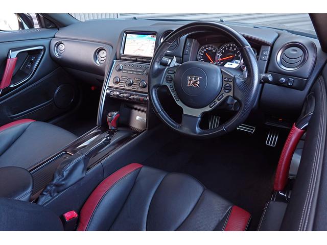 自動車保険のお取り扱いもございます。お客様に合ったプランを作成できるようお手伝いさせていただきます。詳細は担当スタッフまでお申し付けください。