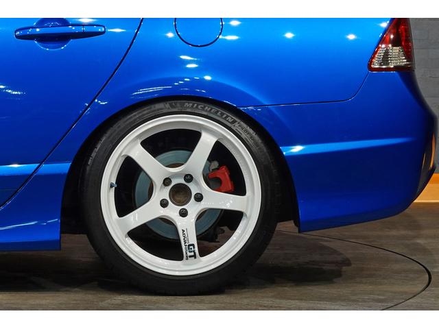 シビック タイプR 無限カーボンエアロボンネット 無限フロントアンダースポイラー 無限フロントスポーツグリル BLITZ車高調 ADVAN GT 18インチアルミ(14枚目)