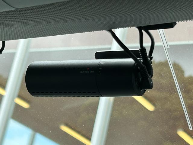 ジープ・レネゲード リミテッド　ＡＣＣ　ＬＫＡ　ＢＳＭ　白革　シートＨ　Ｕｃｏｎｎｅｃｔ　Ａｐｐｌｅｃａｒｐｌａｙ／ａｎｄｒｏｉｄａｕｔｏ　地デジ　ＢＴ　Ｂカメラ　ＬＥＤライト　ハンドルＨ　ステアＳ　前後ドラレコ　純１７ＡＷ　ＥＴＣ（7枚目）