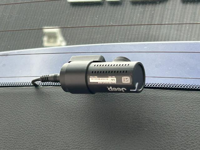 ジープ・レネゲード リミテッド　ＡＣＣ　ＬＫＡ　ＢＳＭ　白革　シートＨ　Ｕｃｏｎｎｅｃｔ　Ａｐｐｌｅｃａｒｐｌａｙ／ａｎｄｒｏｉｄａｕｔｏ　地デジ　ＢＴ　Ｂカメラ　ＬＥＤライト　ハンドルＨ　ステアＳ　前後ドラレコ　純１７ＡＷ　ＥＴＣ（14枚目）