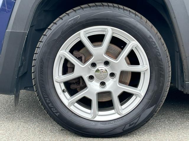 ジープ・レネゲード リミテッド　ＡＣＣ　ＬＫＡ　ＢＳＭ　白革　シートＨ　Ｕｃｏｎｎｅｃｔ　Ａｐｐｌｅｃａｒｐｌａｙ／ａｎｄｒｏｉｄａｕｔｏ　地デジ　ＢＴ　Ｂカメラ　ＬＥＤライト　ハンドルＨ　ステアＳ　前後ドラレコ　純１７ＡＷ　ＥＴＣ（25枚目）