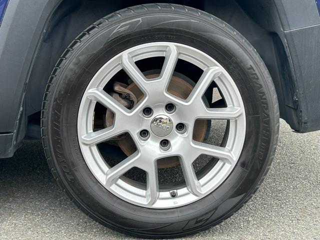 ジープ・レネゲード リミテッド　ＡＣＣ　ＬＫＡ　ＢＳＭ　白革　シートＨ　Ｕｃｏｎｎｅｃｔ　Ａｐｐｌｅｃａｒｐｌａｙ／ａｎｄｒｏｉｄａｕｔｏ　地デジ　ＢＴ　Ｂカメラ　ＬＥＤライト　ハンドルＨ　ステアＳ　前後ドラレコ　純１７ＡＷ　ＥＴＣ（26枚目）
