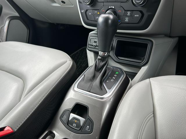 ジープ・レネゲード リミテッド　ＡＣＣ　ＬＫＡ　ＢＳＭ　白革　シートＨ　Ｕｃｏｎｎｅｃｔ　Ａｐｐｌｅｃａｒｐｌａｙ／ａｎｄｒｏｉｄａｕｔｏ　地デジ　ＢＴ　Ｂカメラ　ＬＥＤライト　ハンドルＨ　ステアＳ　前後ドラレコ　純１７ＡＷ　ＥＴＣ（46枚目）