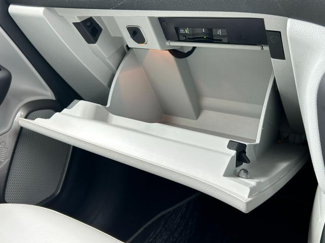 ジープ・レネゲード リミテッド　ＡＣＣ　ＬＫＡ　ＢＳＭ　白革　シートＨ　Ｕｃｏｎｎｅｃｔ　Ａｐｐｌｅｃａｒｐｌａｙ／ａｎｄｒｏｉｄａｕｔｏ　地デジ　ＢＴ　Ｂカメラ　ＬＥＤライト　ハンドルＨ　ステアＳ　前後ドラレコ　純１７ＡＷ　ＥＴＣ（56枚目）