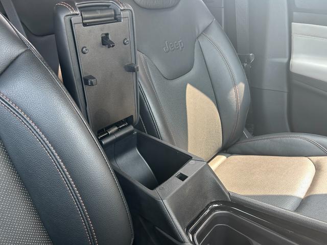 ジープ・コンパス リミテッド　ＡＣＣ　ＬＫＡ　ＢＳＫ　黒革　シートＨ　記録簿　ｃａｒｐｌａｙ　ａｎｄｒｏｉｄ　アルパインプレミアムサウンドシステム　純正ナビ　地デジ　純正１８インチホイル　ＥＴＣ２．０　Ｂｌｕｅｔｏｏｔｈ（13枚目）