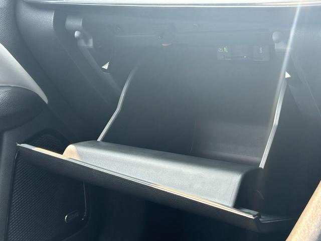 ジープ・コンパス リミテッド　ＡＣＣ　ＬＫＡ　ＢＳＫ　黒革　シートＨ　記録簿　ｃａｒｐｌａｙ　ａｎｄｒｏｉｄ　アルパインプレミアムサウンドシステム　純正ナビ　地デジ　純正１８インチホイル　ＥＴＣ２．０　Ｂｌｕｅｔｏｏｔｈ（41枚目）