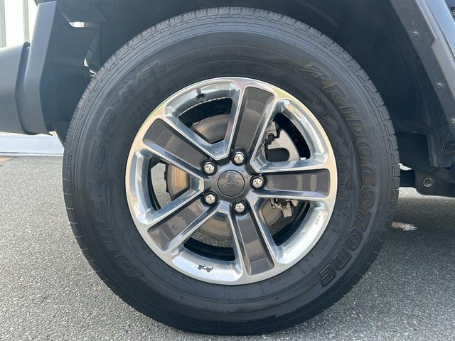 ジープ・ラングラーアンリミテッド サハラ　ＡＣＣ　ＢＳＭ　ＬＫＡ　黒革　シートＨ　アルパインウーハー　純ナビ　Ａｐｐｌｅｃａｒｐｌａｙ／ａｎｄｒｏｉｄａｕｔｏ　地デジ　Ｂカメラ　Ｓカメラ　ステアＳ　前後ドラレコ　純１８インチＡＷ　ＥＴＣ２．０（27枚目）