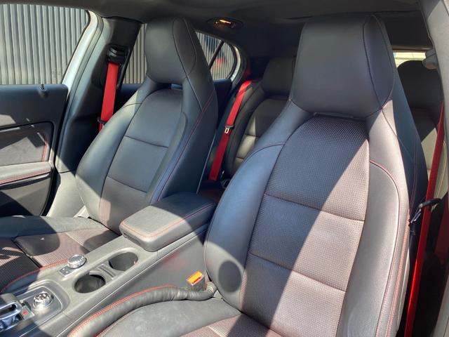 ＧＬＡクラス ＧＬＡ４５　４マチック　パノラマＳＲ　ＲＳＰ　ＡＣＣ　ＬＫＡ　ＢＳＭ　純正ナビ　Ａｐｐｌｅｃａｒｐｌａｙ　地デジ　Ｂｌｕｅｔｏｏｔｈ　Ｂカメラ　黒革　シートＨ　Ｐバックドア　ＬＥＤ　Ａライト　ステアＳ　純１９ＡＷ　ＥＴＣ（11枚目）