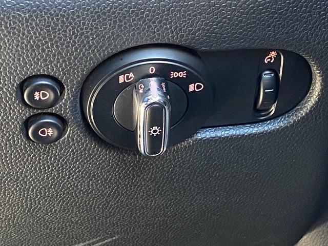 MINI クーパーD エキサイトメントPKG 純正ナビ Bluetooth アンビエントライト オートライト フロントフォグランプ リアフォグランプ オートワイパー 前後ドライブレコーダー 純正15インチAW ETC(6枚目)