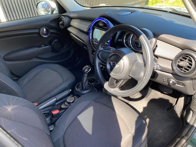 MINI クーパーD エキサイトメントPKG 純正ナビ Bluetooth アンビエントライト オートライト フロントフォグランプ リアフォグランプ オートワイパー 前後ドライブレコーダー 純正15インチAW ETC(10枚目)