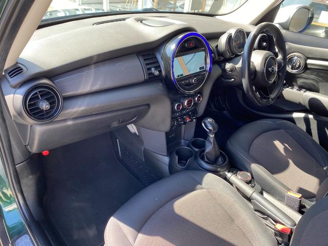 MINI クーパーD エキサイトメントPKG 純正ナビ Bluetooth アンビエントライト オートライト フロントフォグランプ リアフォグランプ オートワイパー 前後ドライブレコーダー 純正15インチAW ETC(13枚目)