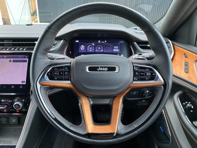 ジープ・グランドチェロキー4xe サミットリザーブ 4xe 当店下取車 パノラマサンルーフ 禁煙車 ACC 黒革 ベンチレーション マッキントッシュ U-CONNECTナビ Bluetooth ドライブレコーダー BSM LKA ハンドルH 全席シートH(9枚目)