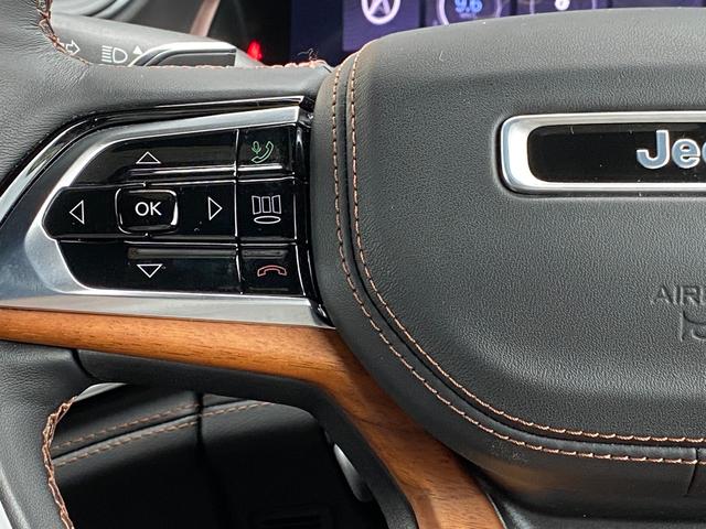 ジープ・グランドチェロキー4xe サミットリザーブ 4xe 当店下取車 パノラマサンルーフ 禁煙車 ACC 黒革 ベンチレーション マッキントッシュ U-CONNECTナビ Bluetooth ドライブレコーダー BSM LKA ハンドルH 全席シートH(28枚目)