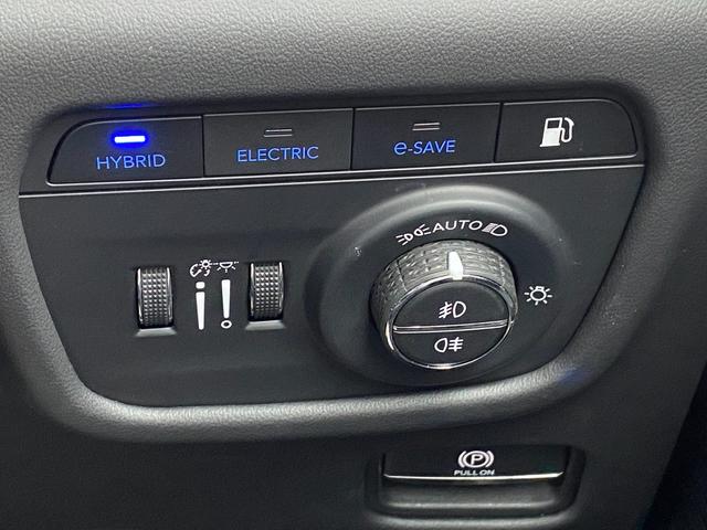 ジープ・グランドチェロキー4xe サミットリザーブ 4xe 当店下取車 パノラマサンルーフ 禁煙車 ACC 黒革 ベンチレーション マッキントッシュ U-CONNECTナビ Bluetooth ドライブレコーダー BSM LKA ハンドルH 全席シートH(32枚目)