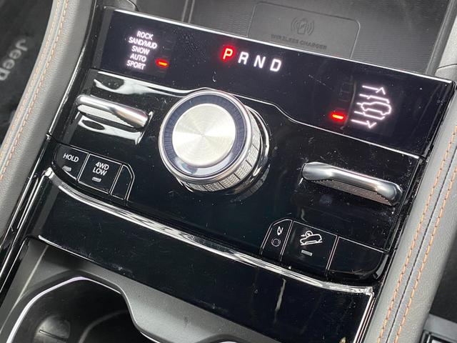 ジープ・グランドチェロキー4xe サミットリザーブ 4xe 当店下取車 パノラマサンルーフ 禁煙車 ACC 黒革 ベンチレーション マッキントッシュ U-CONNECTナビ Bluetooth ドライブレコーダー BSM LKA ハンドルH 全席シートH(45枚目)