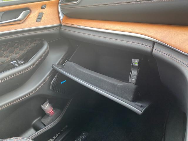 ジープ・グランドチェロキー4xe サミットリザーブ 4xe 当店下取車 パノラマサンルーフ 禁煙車 ACC 黒革 ベンチレーション マッキントッシュ U-CONNECTナビ Bluetooth ドライブレコーダー BSM LKA ハンドルH 全席シートH(60枚目)