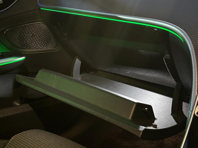 Ｃクラス Ｃ１８０アバンギャルド　ＡＭＧライン　ＲＳＰ　ＡＣＣ　半革　シートＨ　ＨＵＤ　純正ナビ　Ａｐｐｌｅｃａｒｐｌａｙ　全方位カメラ　地デジ　Ｂｌｕｅｔｏｏｔｈ　アンビエントライト　ＬＥＤ　Ｐバックドア　前後ドラレコ　純正１７インチＡＷ　ＥＴＣ（57枚目）