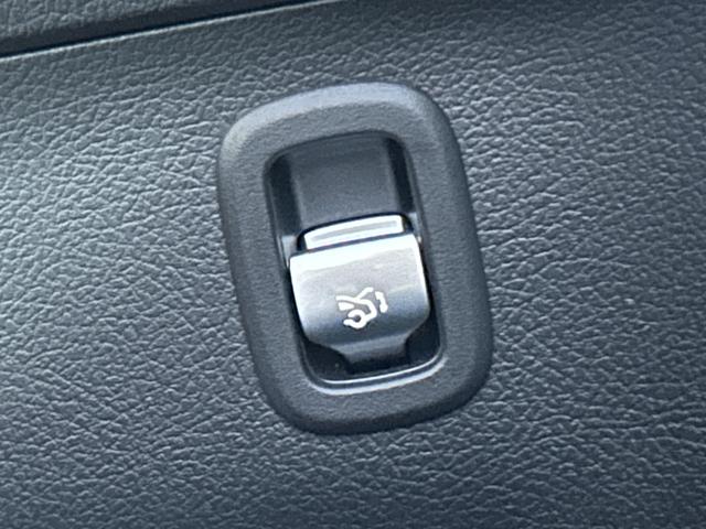 Ｃクラス Ｃ１８０アバンギャルド　ＡＭＧライン　ＲＳＰ　ＡＣＣ　半革　シートＨ　ＨＵＤ　純正ナビ　Ａｐｐｌｅｃａｒｐｌａｙ　全方位カメラ　地デジ　Ｂｌｕｅｔｏｏｔｈ　アンビエントライト　ＬＥＤ　Ｐバックドア　前後ドラレコ　純正１７インチＡＷ　ＥＴＣ（59枚目）