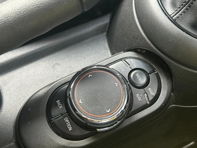 MINI ワン 純正ナビ Bluetooth LEDヘッドライト ユニオンジャックテールランプ フロントフォグランプ リアフォグランプ ステアリングスイッチ 純正15インチアルミホイール ETC 禁煙車両(48枚目)