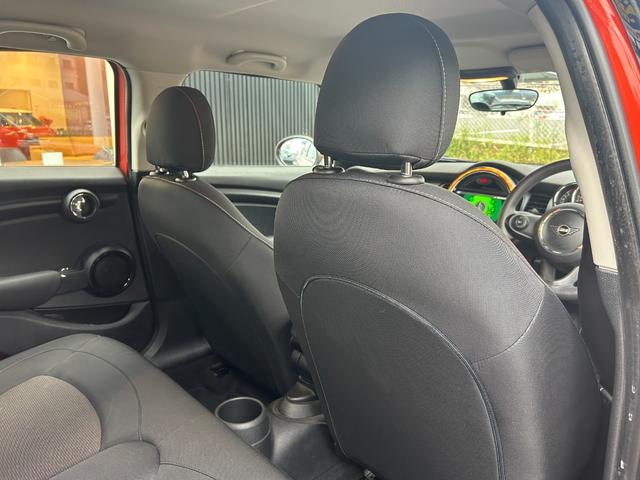 MINI ワン 純正ナビ Bluetooth LEDヘッドライト ユニオンジャックテールランプ フロントフォグランプ リアフォグランプ ステアリングスイッチ 純正15インチアルミホイール ETC 禁煙車両(52枚目)