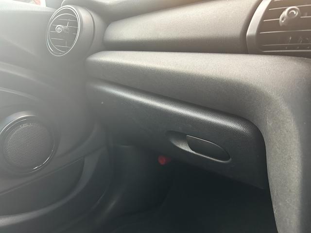 MINI ワン 純正ナビ Bluetooth LEDヘッドライト ユニオンジャックテールランプ フロントフォグランプ リアフォグランプ ステアリングスイッチ 純正15インチアルミホイール ETC 禁煙車両(56枚目)