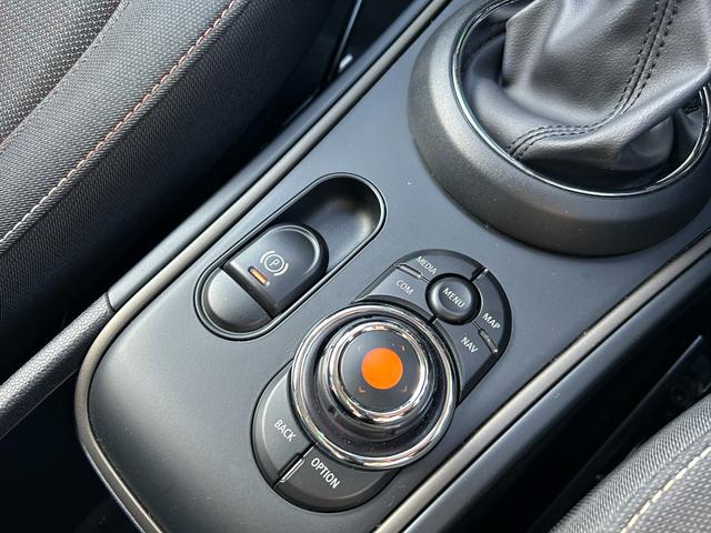 MINI クーパーD クロスオーバー ACC 純正ナビ バックカメラ Bluetooth ミュージックサーバー パワーバックドア LEDヘッドライト オートライト F/Rフォグランプ オートワイパー 純正17インチAW ミラー一体型ETC(45枚目)