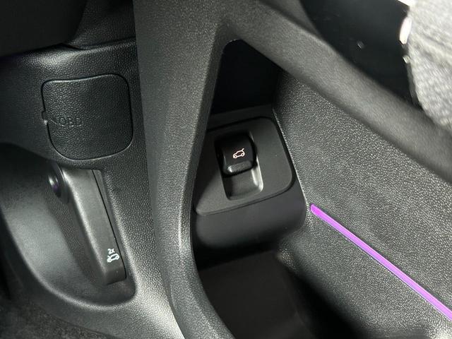 クーパーＤクロスオーバプレミアム＋Ｐエセンシルトリム　ユーザー買取車☆　ナビ　ＡｐｐｌｅＣａｒＰｌａｙ　バックカメラ　ＡＣＣ　置くだけ充電器　Ｈａｒｍａｎ／Ｋａｒｄｏｎ　トランクフットオープナー　前後ドラレコ　アンビエントライト　シートヒーター　ＬＥＤ(33枚目)