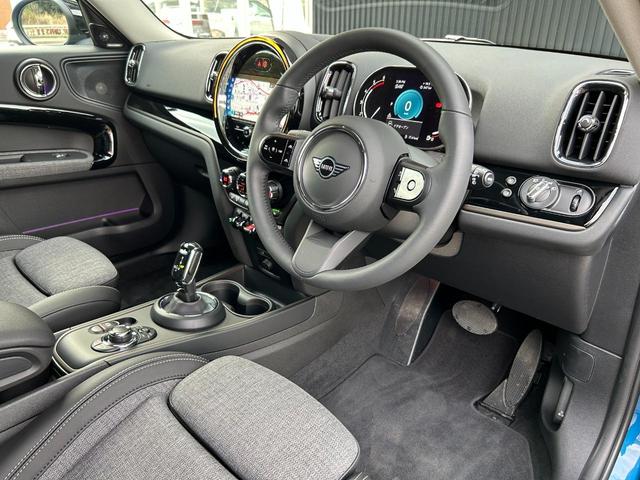 ＭＩＮＩ クーパーＤクロスオーバプレミアム＋Ｐエセンシルトリム　ユーザー買取車☆　ナビ　ＡｐｐｌｅＣａｒＰｌａｙ　バックカメラ　ＡＣＣ　置くだけ充電器　Ｈａｒｍａｎ／Ｋａｒｄｏｎ　トランクフットオープナー　前後ドラレコ　アンビエントライト　シートヒーター　ＬＥＤ（34枚目）