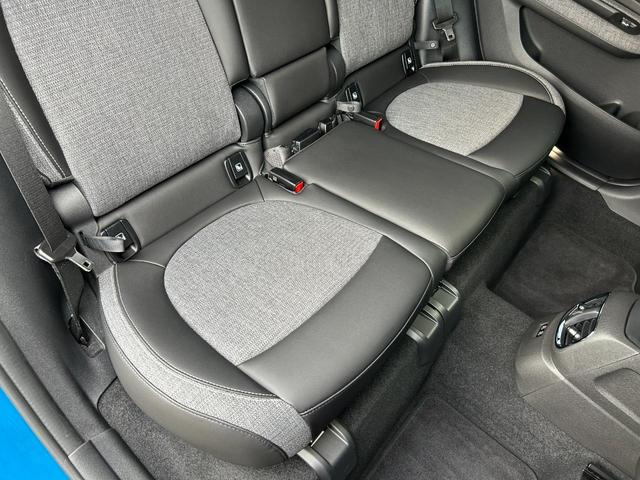 ＭＩＮＩ クーパーＤクロスオーバプレミアム＋Ｐエセンシルトリム　ユーザー買取車☆　ナビ　ＡｐｐｌｅＣａｒＰｌａｙ　バックカメラ　ＡＣＣ　置くだけ充電器　Ｈａｒｍａｎ／Ｋａｒｄｏｎ　トランクフットオープナー　前後ドラレコ　アンビエントライト　シートヒーター　ＬＥＤ（42枚目）