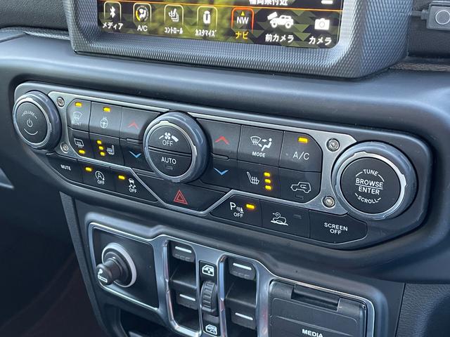 ジープ・ラングラーアンリミテッド サハラ　ナビ　ＡｐｐｌｅＣａｒＰｌａｙ　ＡｎｄｒｏｉｄＡｕｔｏ　バック・フロント・サイドカメラ　ＡＣＣ　シートヒーター　前後ドライブレコーダー　ステアリングヒーター　スマートキー　ＬＥＤヘッドライト　ＥＴＣ（10枚目）