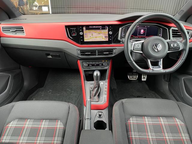 ポロGTI ベースグレード ACC BSM LKA ディスカバープロ Applecarplay/androidauto 地デジ Bluetooth Bカメラ CD/DVD LEDライト ステアS パドルS 純正17AW ETC(2枚目)