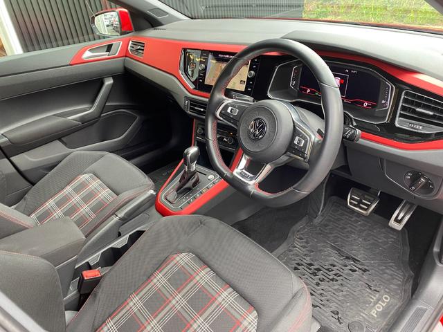 ポロGTI ベースグレード ACC BSM LKA ディスカバープロ Applecarplay/androidauto 地デジ Bluetooth Bカメラ CD/DVD LEDライト ステアS パドルS 純正17AW ETC(10枚目)
