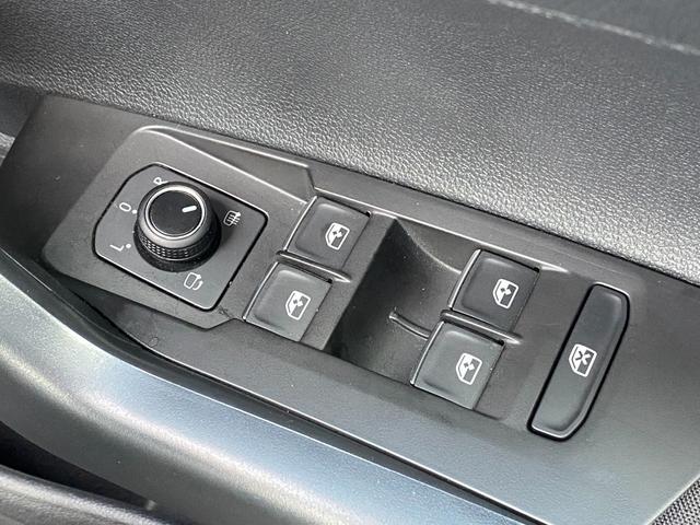 ポロGTI ベースグレード ACC BSM LKA ディスカバープロ Applecarplay/androidauto 地デジ Bluetooth Bカメラ CD/DVD LEDライト ステアS パドルS 純正17AW ETC(52枚目)