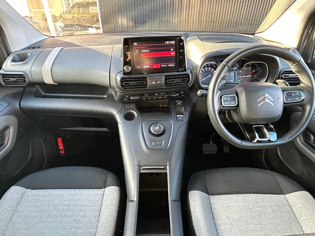 ベルランゴ マックス　ブルーＨＤｉ　１オーナー　ＡＣＣ　ＢＳＭ　ＬＫＡ　ガラスルーフ　ディスプレイＡ　Ａｐｐｌｅｃａｒｐｌａｙ／ａｎｄｒｏｉｄａｕｔｏ　Ｂカメラ　Ｓカメラ　ＢＴ　前後ドライブレコーダー　純１６インチＡＷ　ＥＴＣ（2枚目）