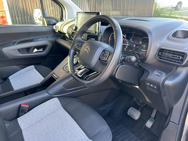 ベルランゴ マックス　ブルーＨＤｉ　１オーナー　ＡＣＣ　ＢＳＭ　ＬＫＡ　ガラスルーフ　ディスプレイＡ　Ａｐｐｌｅｃａｒｐｌａｙ／ａｎｄｒｏｉｄａｕｔｏ　Ｂカメラ　Ｓカメラ　ＢＴ　前後ドライブレコーダー　純１６インチＡＷ　ＥＴＣ（10枚目）